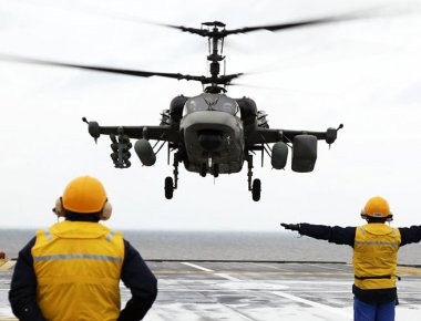 Πρώτη παρουσία των ρωσικών Ka-52K Katran στην μεγάλη ναυτική παρέλαση της Αγίας Πετρούπολης